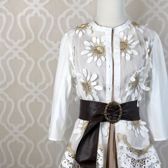 Petals and Lace Button Down Top - Picture 2 of 8